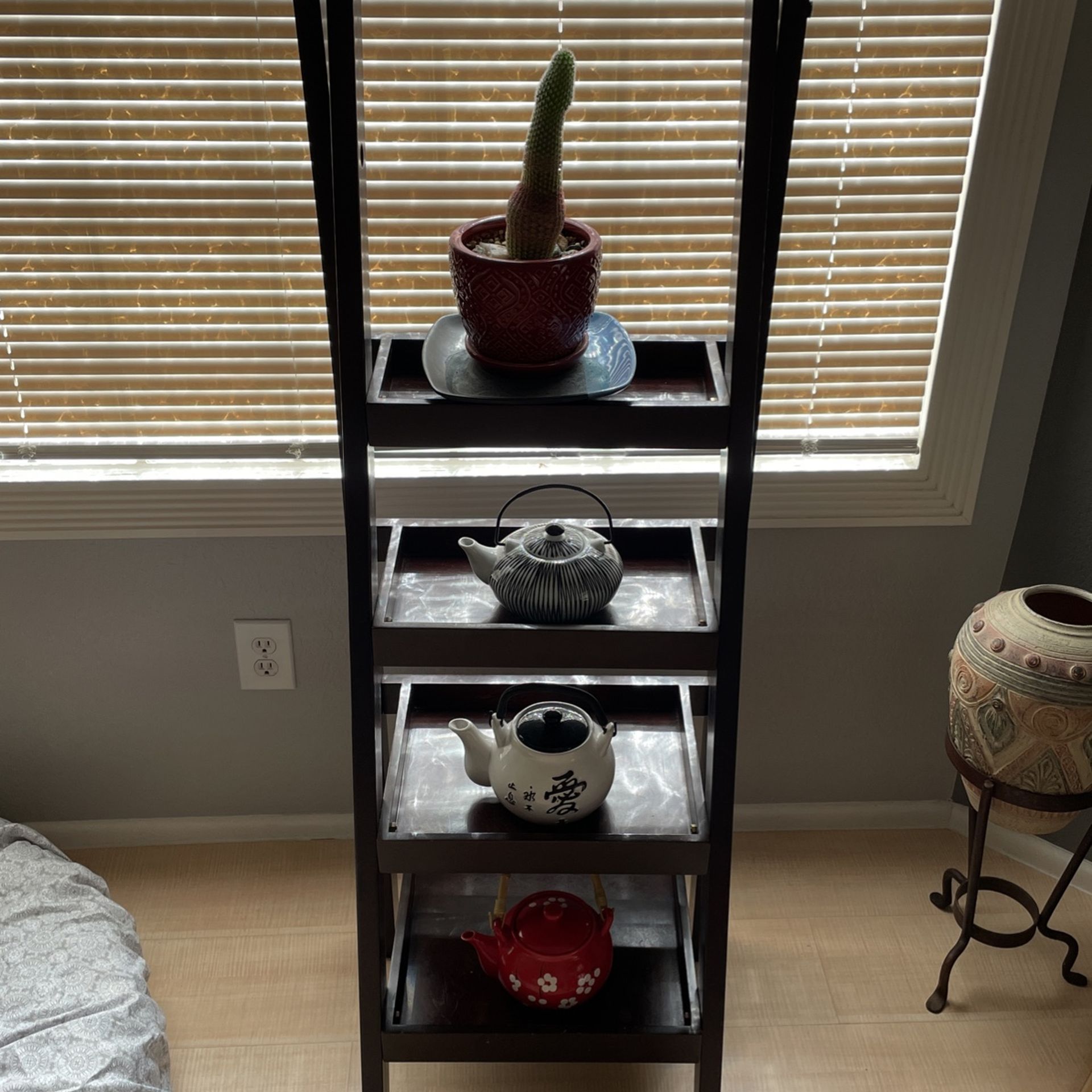 Knick Knack Ladder Stand