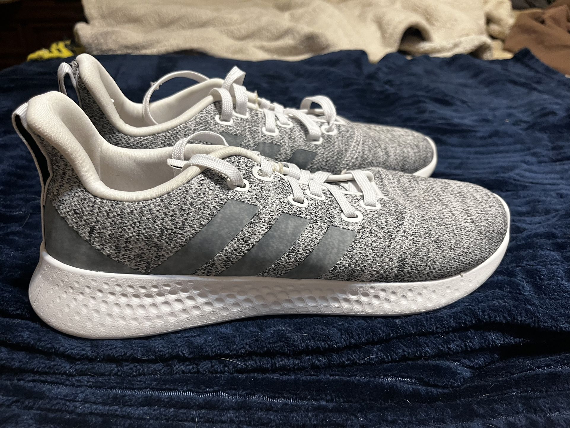 Women’s Adidas Cloudfoam-grey, white