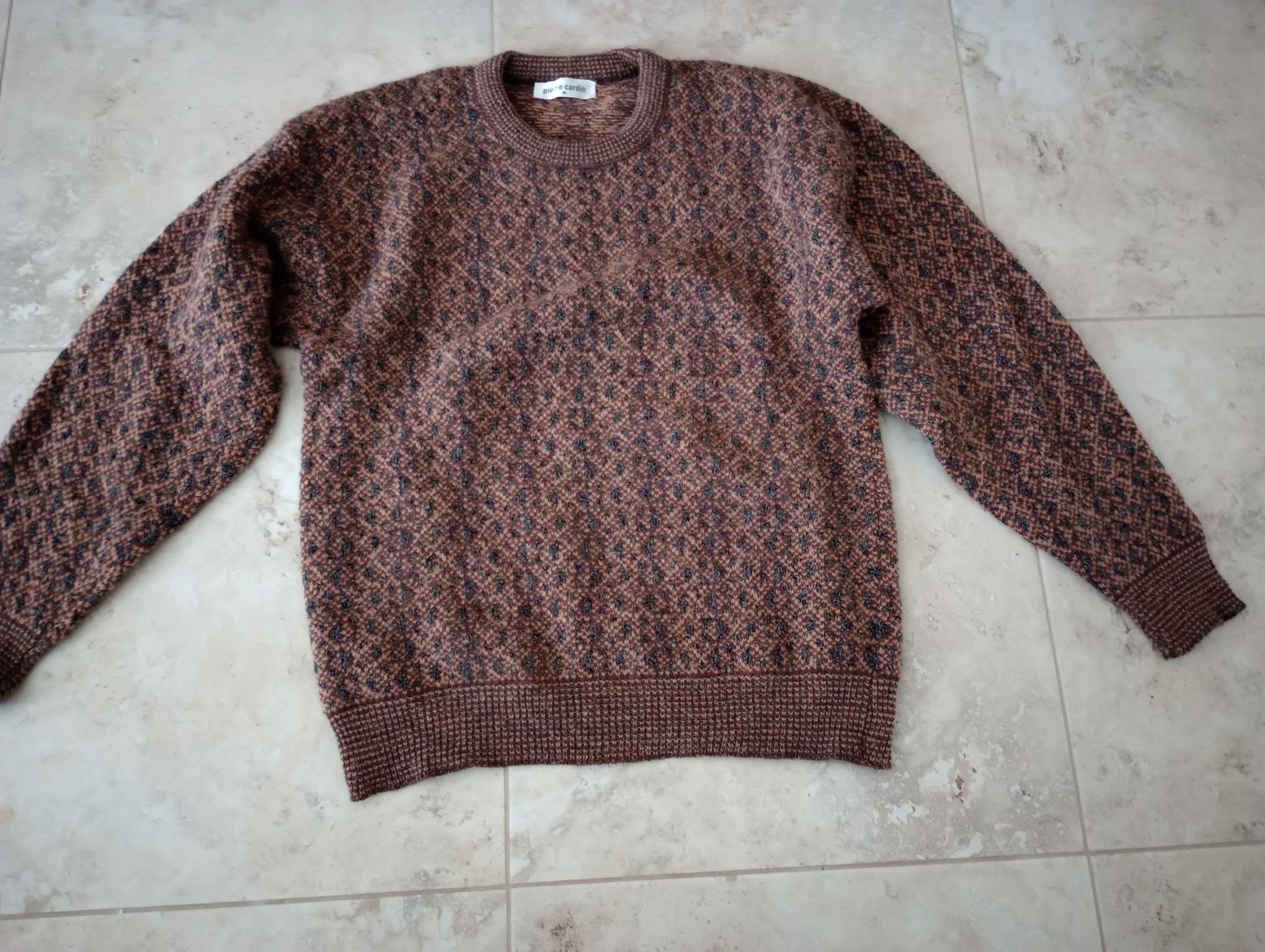 Men’s Med Sweater—Pierre Cardin