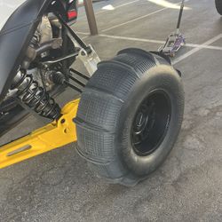 Tensor 32” 16 Paddle Tire On Method Wheels. Used 2 Trips. 