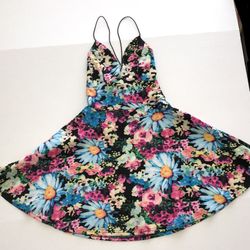 (NEW) Women’s Floral Dress Size Small  