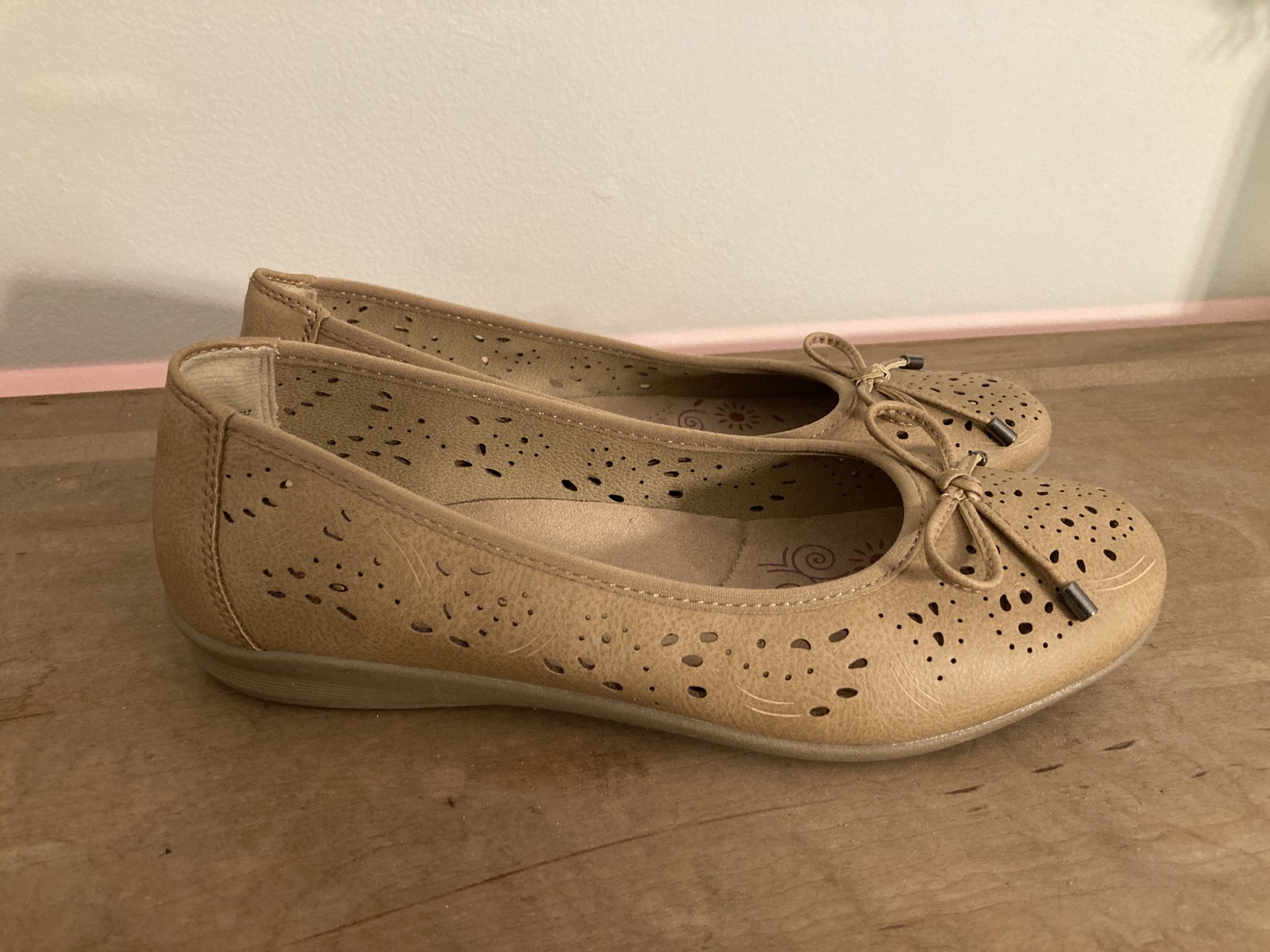 Earth Spirit 8.5 Women's Fashion Ballet Flat shoes beige / tan