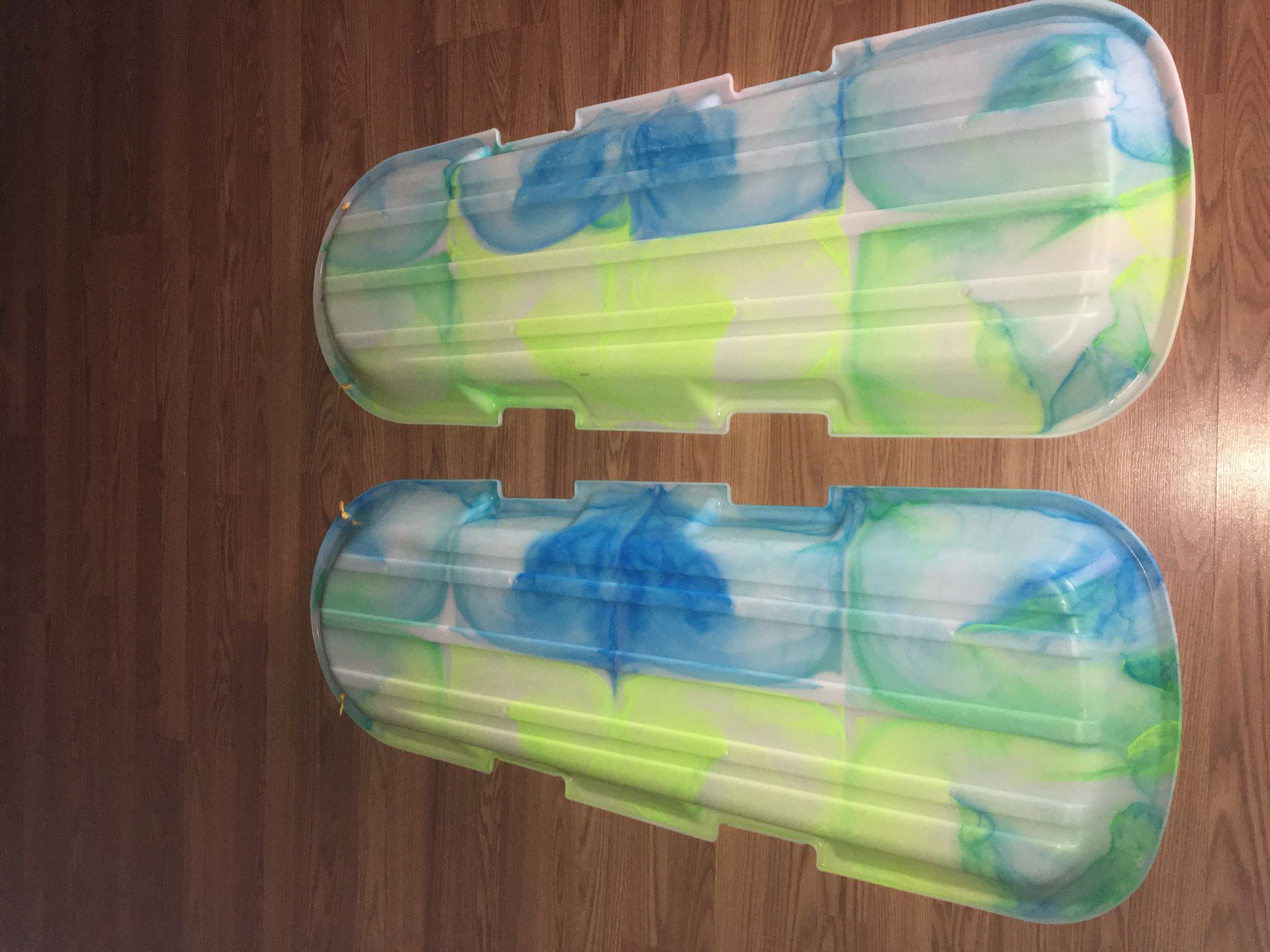 2 Snow Sleds