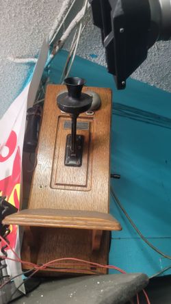 Teléfono de madera antique