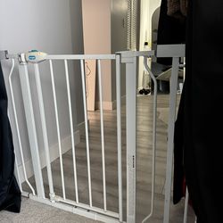 Regalo Safety Baby Gate 38.5” White