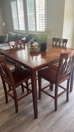 Kitchen Table with 4 Chairs