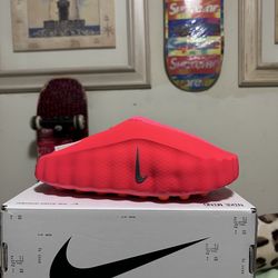 NIKE MIND 001 SLIDE SOLAR RED (WOMEN’S)