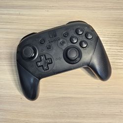 NINTENDO SWITCH PRO CONTROLLER 
