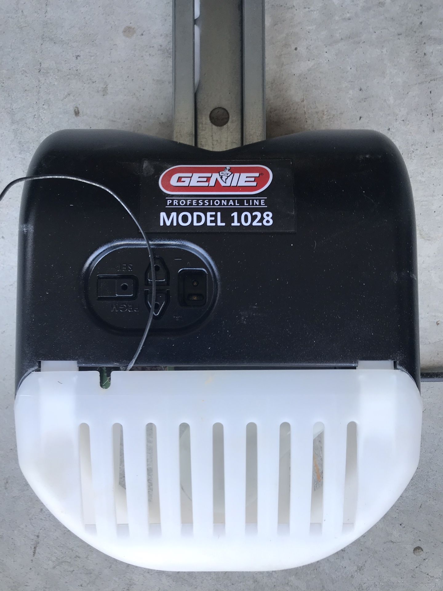 Genie Garage door opener Model 1028