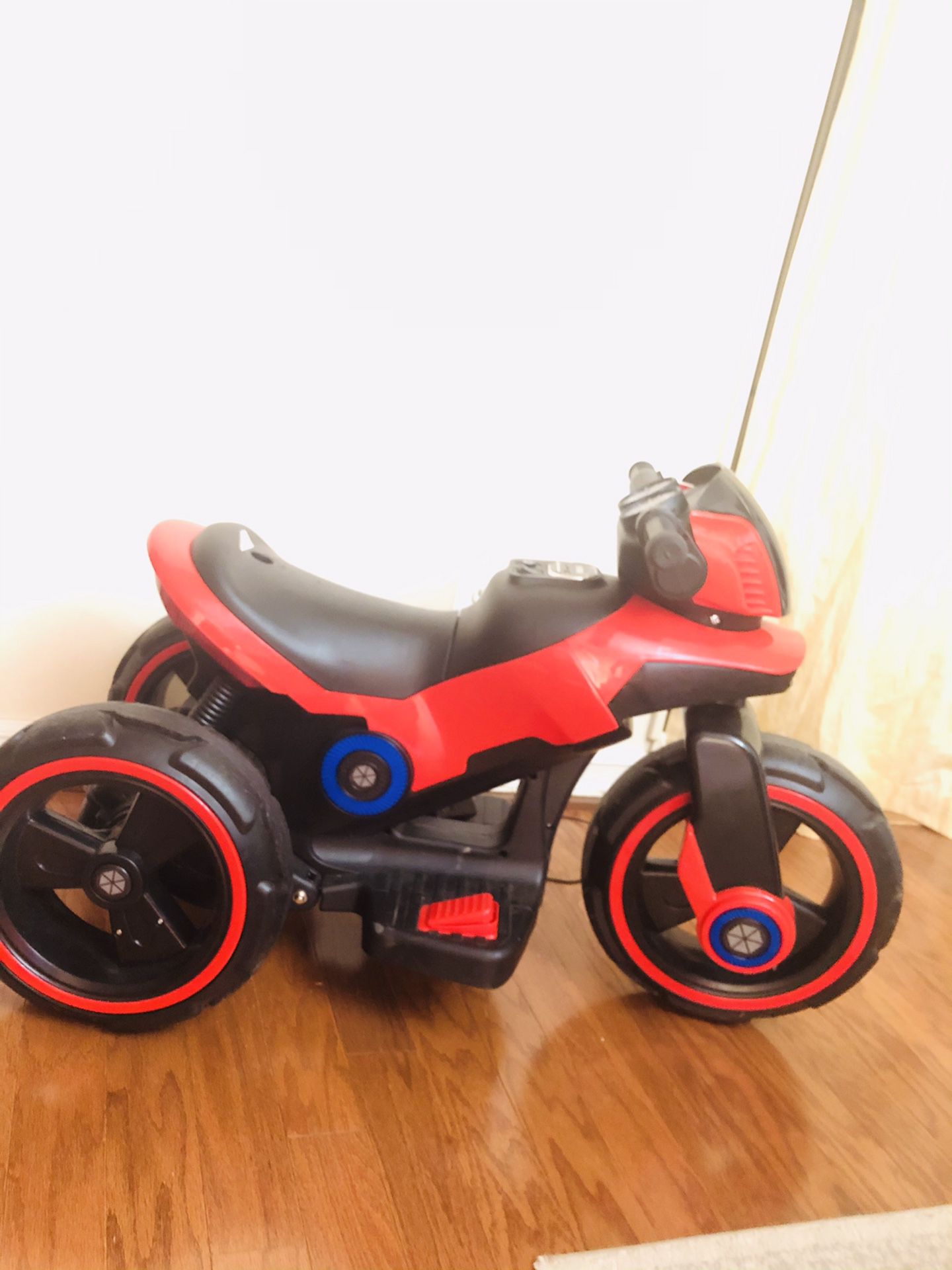 Tobbi Kids Ride On Motorcycle 6V Bicycle 3 Wheels Electric Battery Powered Toy w/ Horn, MP3, TF Card Slot, USB Interface, and Story Function