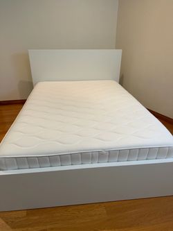 IKEA Malm  High Bed frame w/ 4 storages White Full  (does not include mattress)