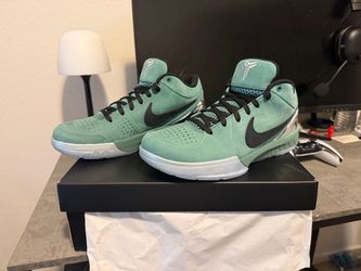 Kobe 4 “girl dads” size 8.5.
