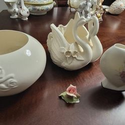 Swan And Vase Vintage Pottery