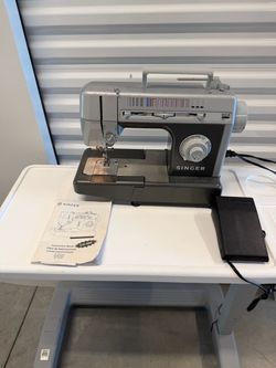 Singer Sewing Machine CG-590 C Fully Functional . Comes as pictured.