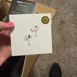 Apple AirPods Pro (2nd generation) with MagSafe Charging Case (USB-C) (Renewed)