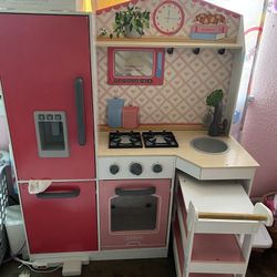 Wooden Kitchen Playhouse/Toddler Gitl