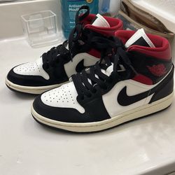 Air Jordan 1 Mids