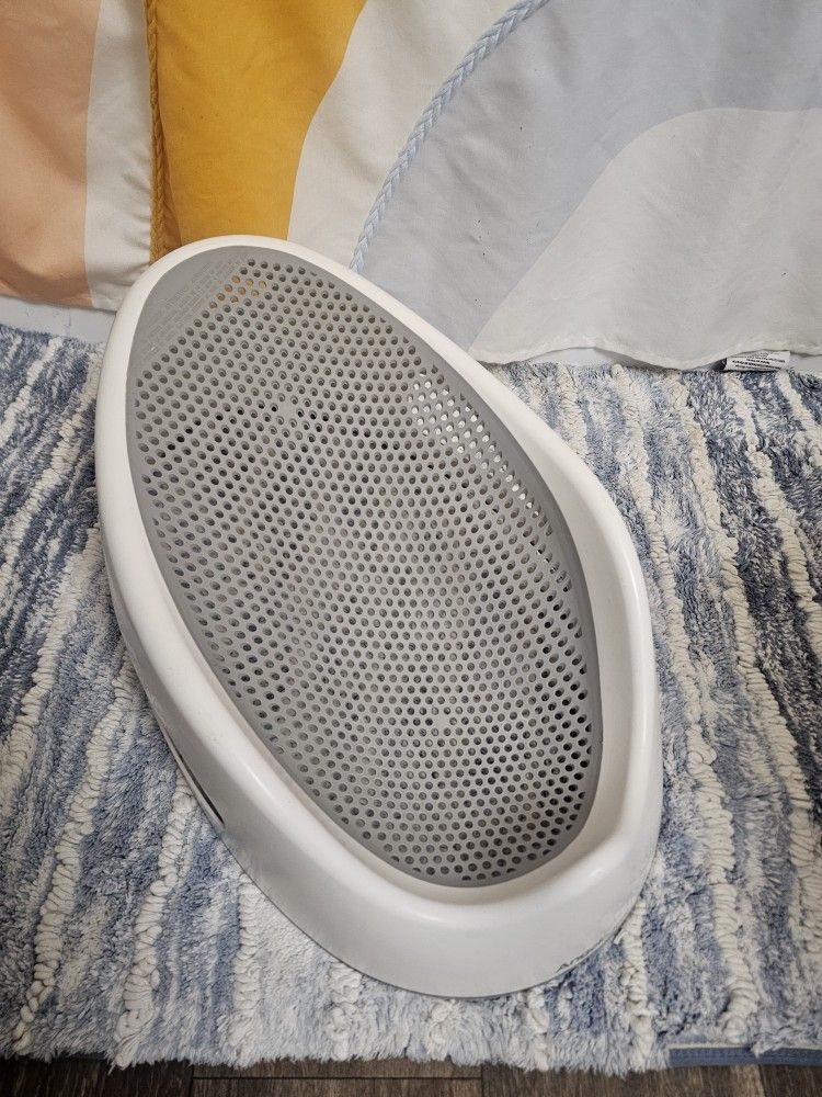 FREE Amgelcare Baby Bath Infant Support