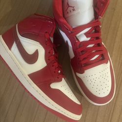 Nike  Air Jordan 1 Mid SE - WMNS - Sz 9.5 - Team Red