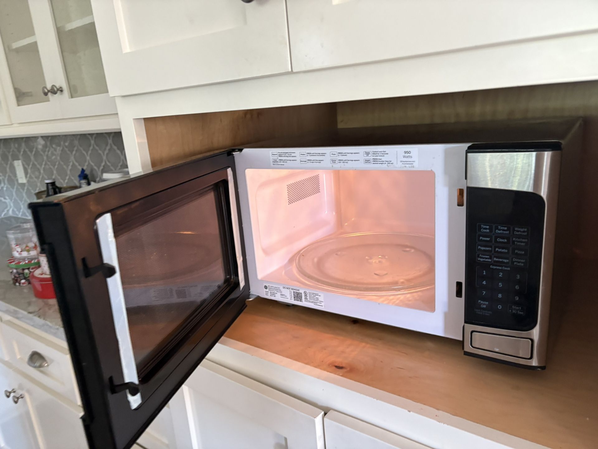 GE Microwave 950 Watts