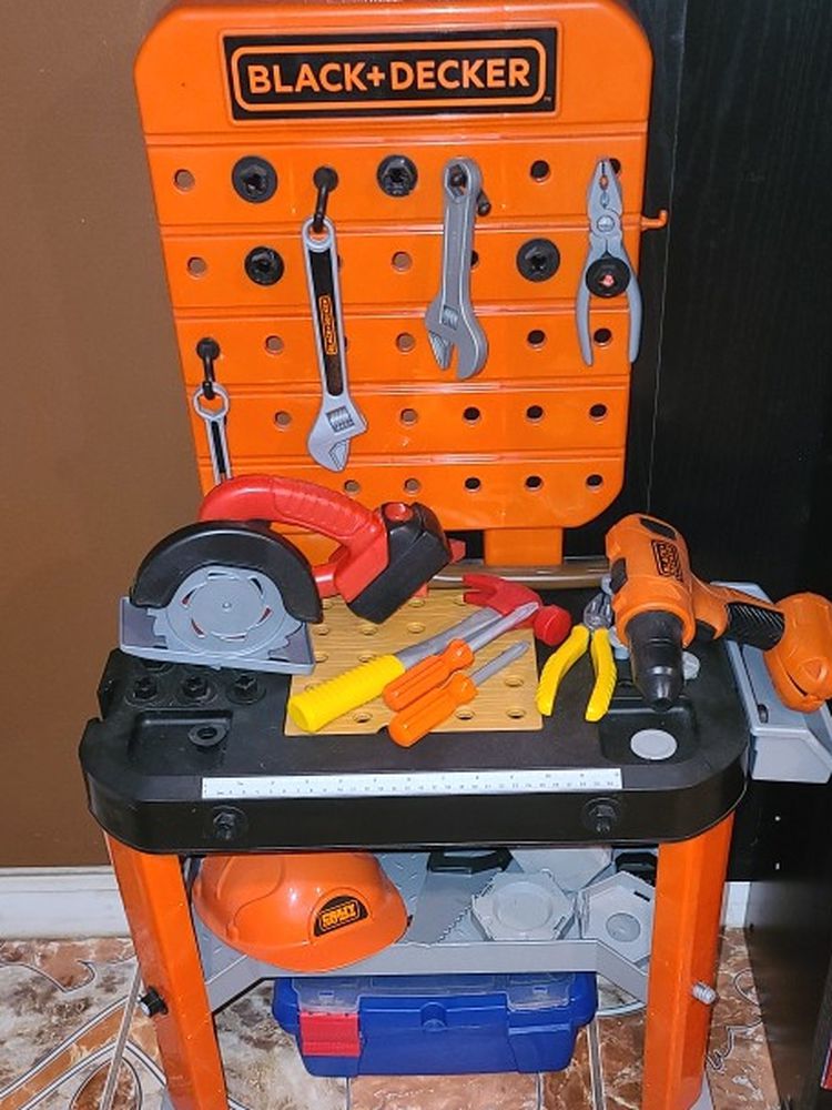 Working Station Toy Includes Tools (Pre-Own) Great Condition FREE