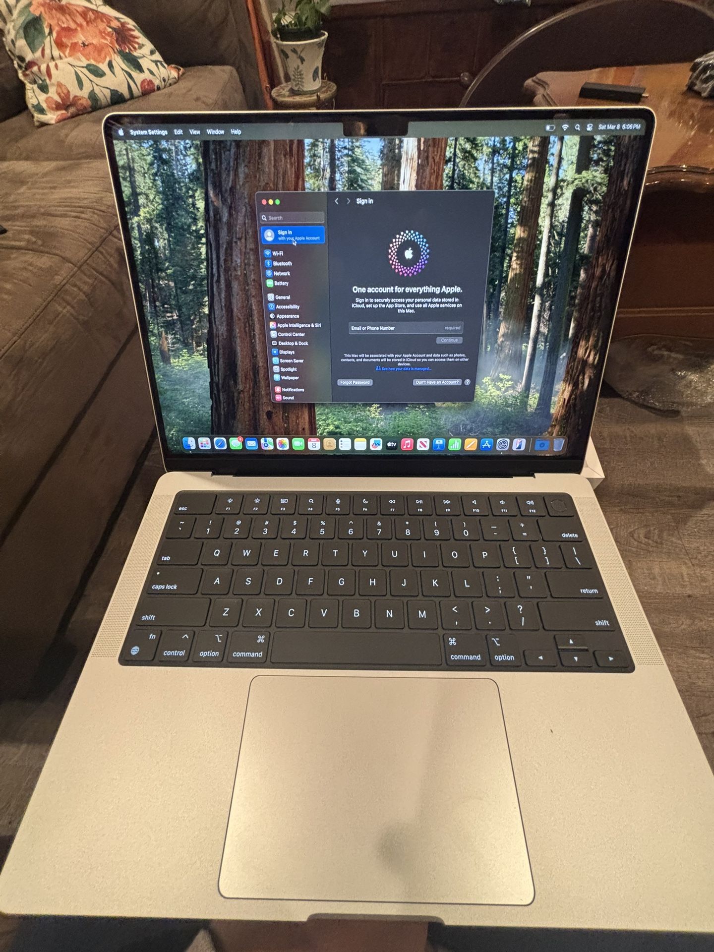 BRAND NEW MACBOOK PRO 512 GB M4 CHIP