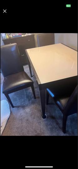 Kitchen/Dining Table