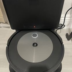 Robot Roomba J7+