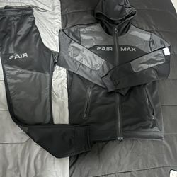 Nike Air Max Sweatsuit. Size Medium 