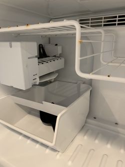 Ge Hotpoint 18 2 Cu Ft Top Freezer Refrigerator Hts18gbsarww For Sale In Austin Tx Offerup