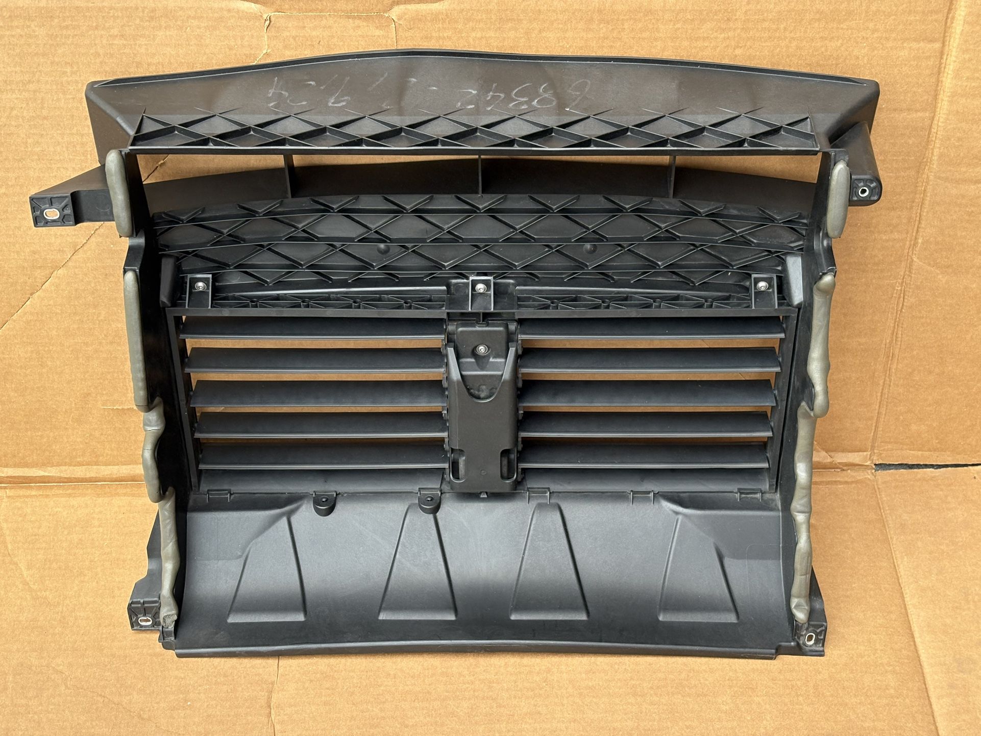 17-20 MASERATI Levante Radiator Air Shutter Shroud Grill NO DAMAGE