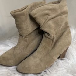 Universal Thread Beige Tan Faux Suede Ankle Slouch Heeled Boots Women’s Size 9.5