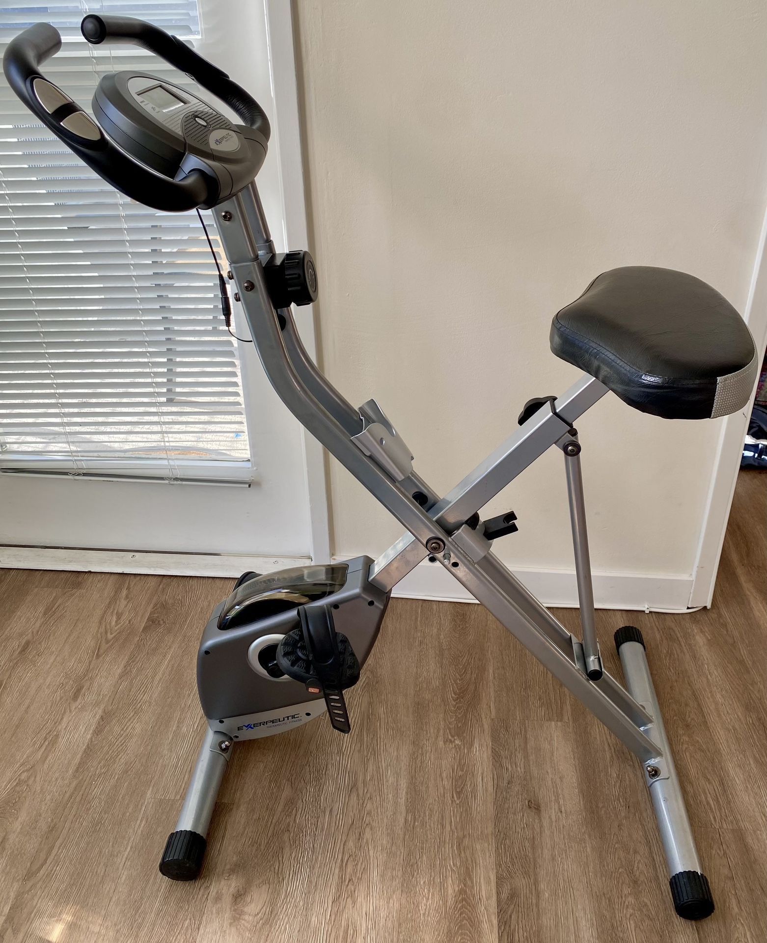 Folding Stationary Exercise Bike - 8 Resistance Levels