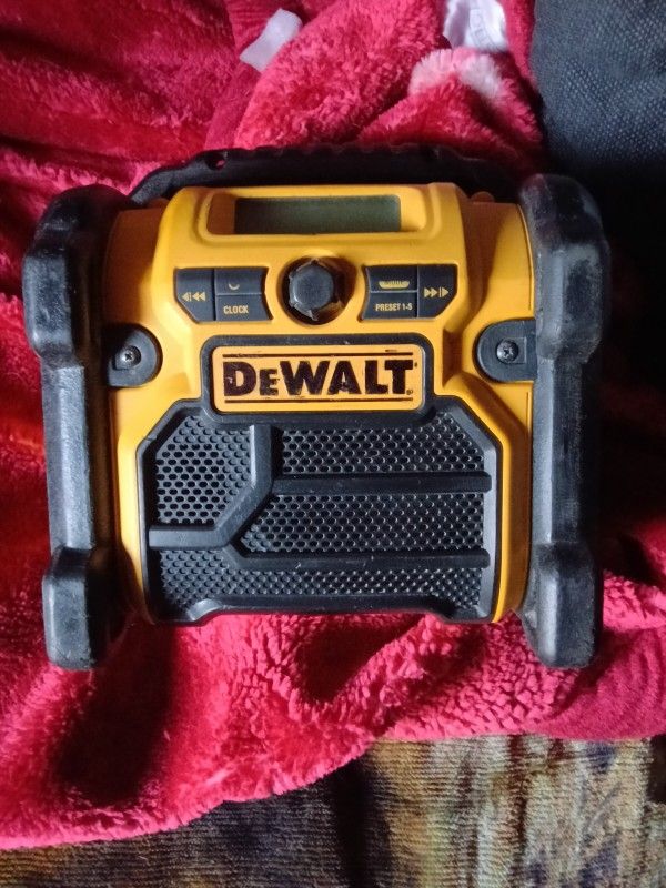 DeWalt 20V Max Compact Corded\ Cordless Worksite Radio