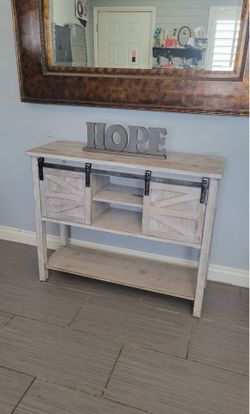 NICE ENTRY TABLE