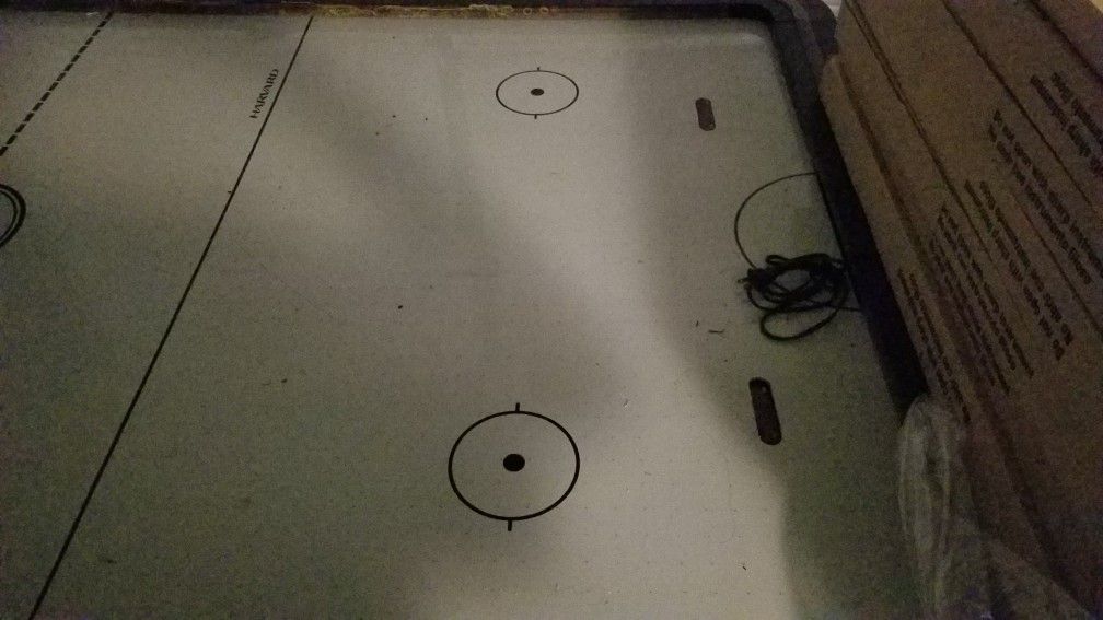 Air hockey table