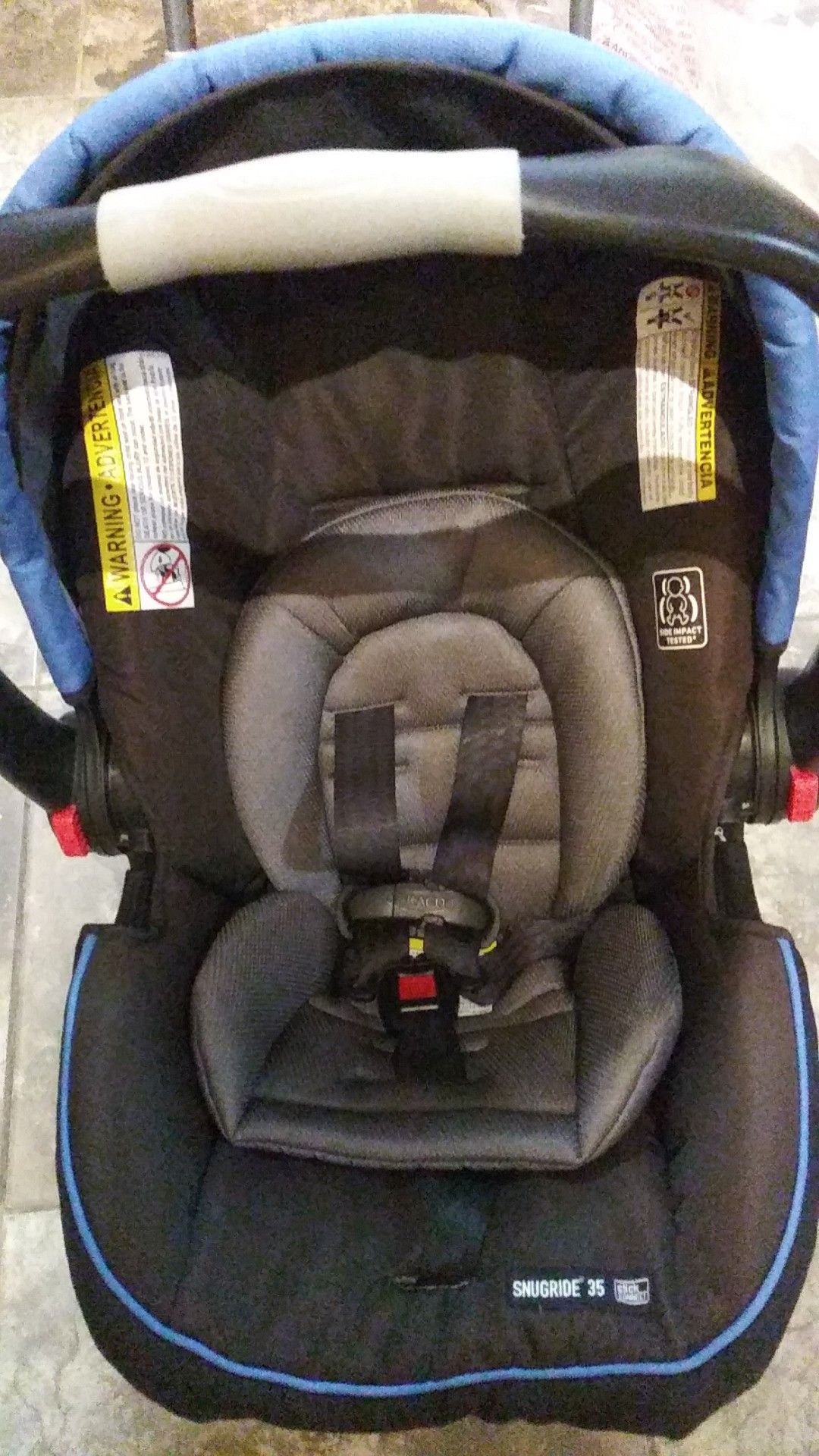 Graco car seat with 2 bases, click connect