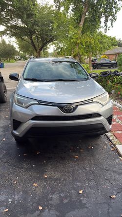 2018 Silver Toyota  RAV4 Le