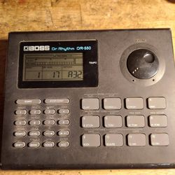 BOSS DR RHYTHM  DR-550 PROGRAMMABLE DIGITAL DRUM MACHINE 