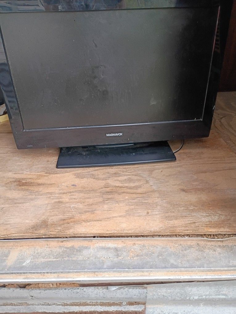 40" Old Tv. Not Smart. No Remote