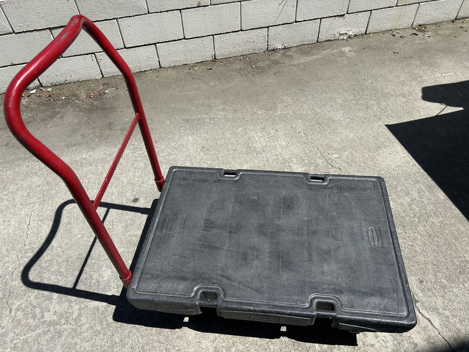 Rubbermaid heavy duty utility cart