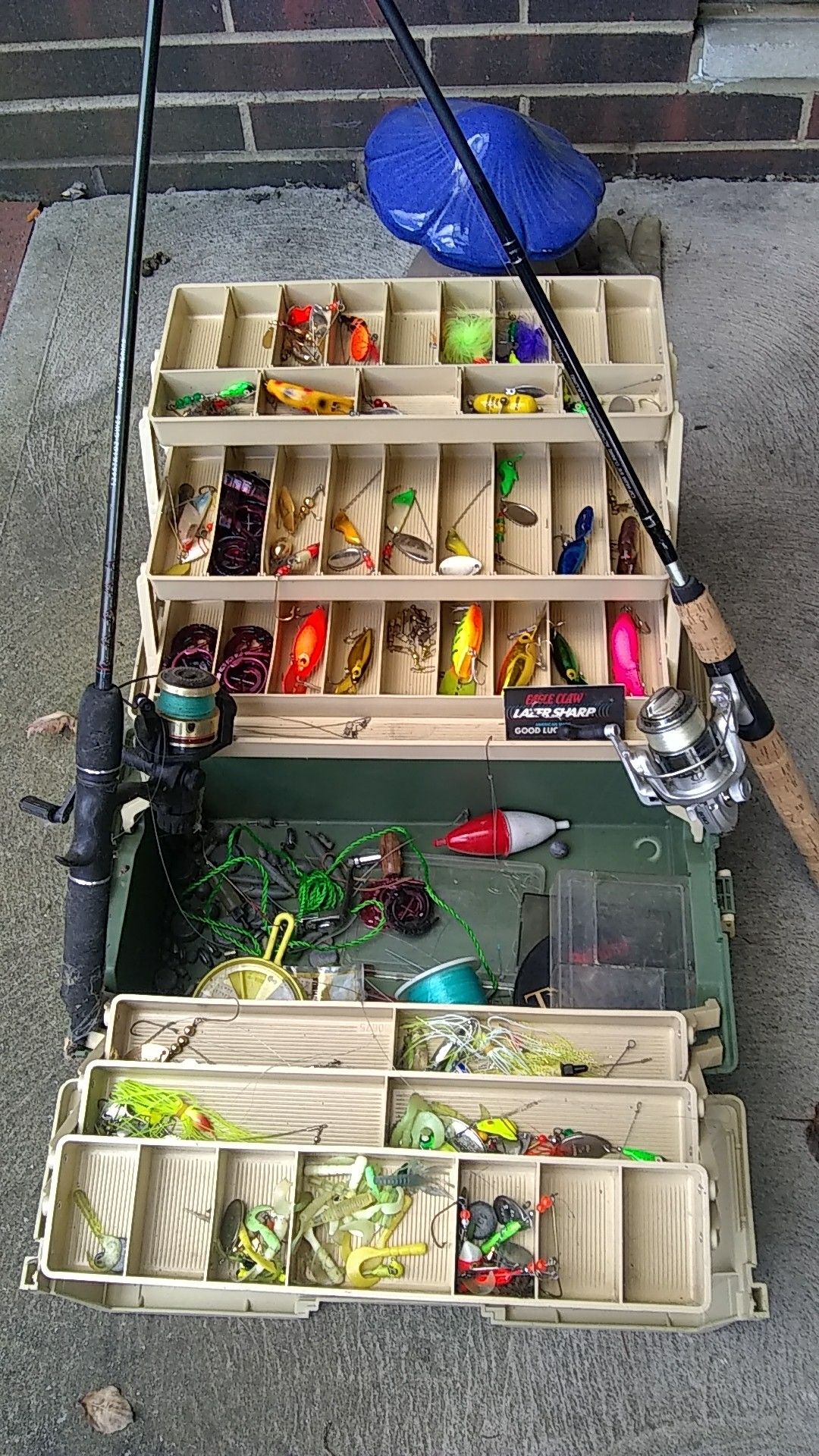 Fishing tackle and 2 rods