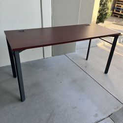 Brand New Professional Office Desk Computer Desk Table 60” Long 
