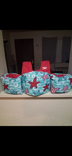 Speedo child's life Vest 30-50 LB Pickup 2-11 Pm Rainbow/charleston Cash Only Read Description