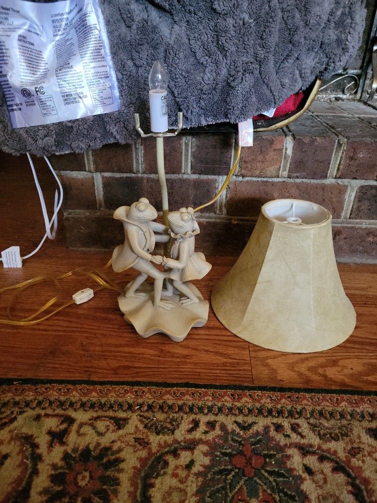 Vintage Dancing Prince And Princess Frog Lamp