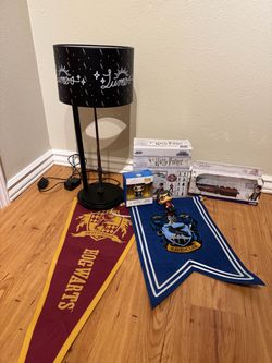 Harry Potter Collector Bundle – Lamp, Funko, Banners & More