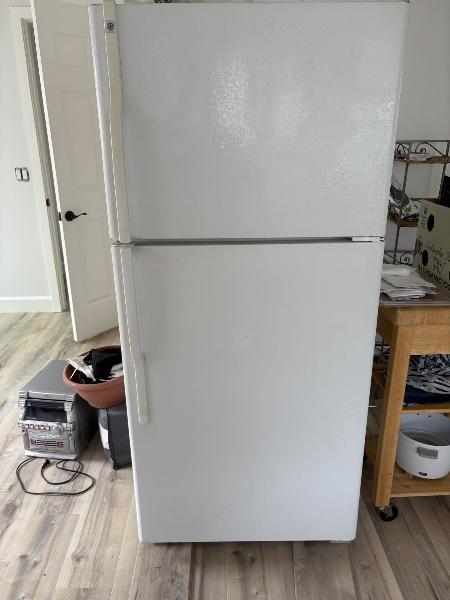 GE Refrigerator. Works Great!