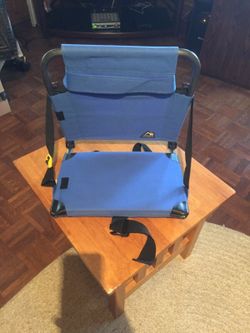 nu2nds: GCI Padded Indoor/Outdoor Folding Seat w/Rear Pouch: Blue