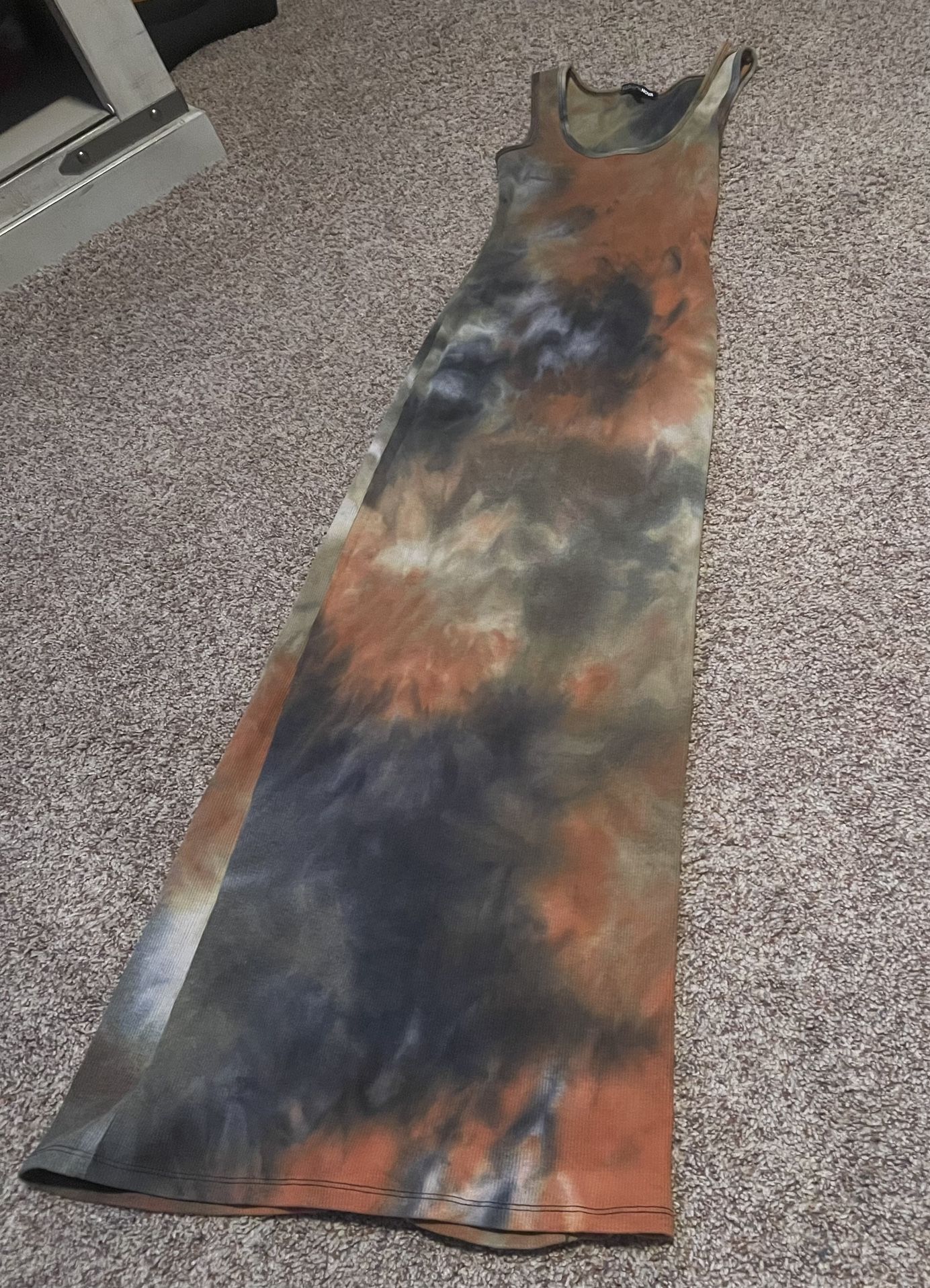 Womens fashion nova sundress(small hole on side of dress)