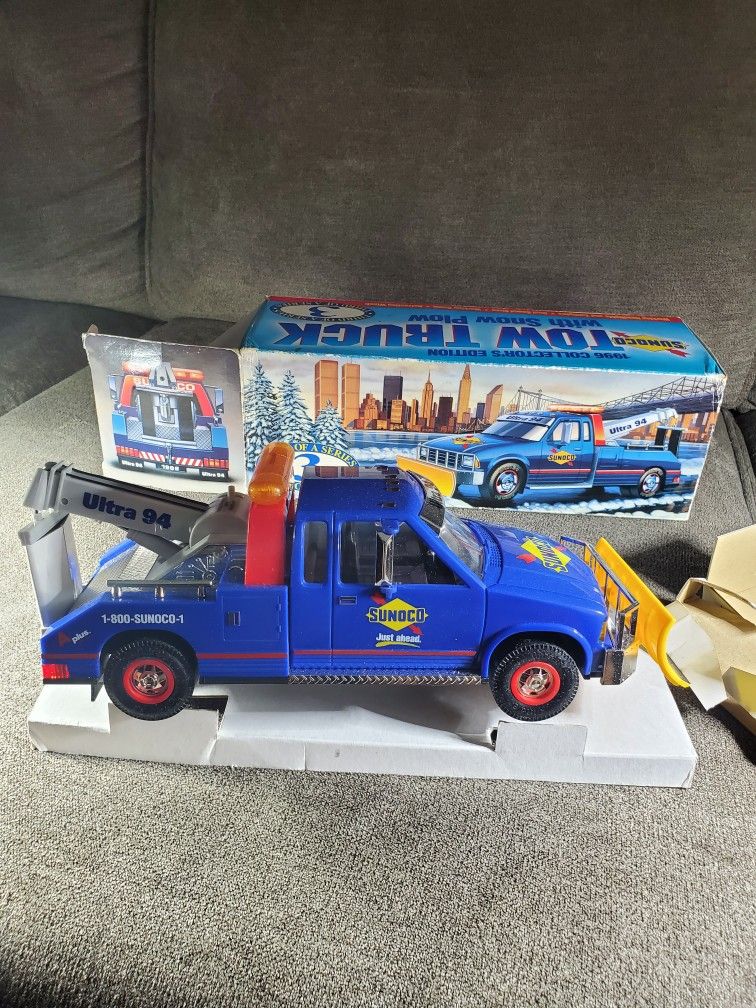 Sunoco Tow Truck w/Snow Plow 1996' Collector's Edition